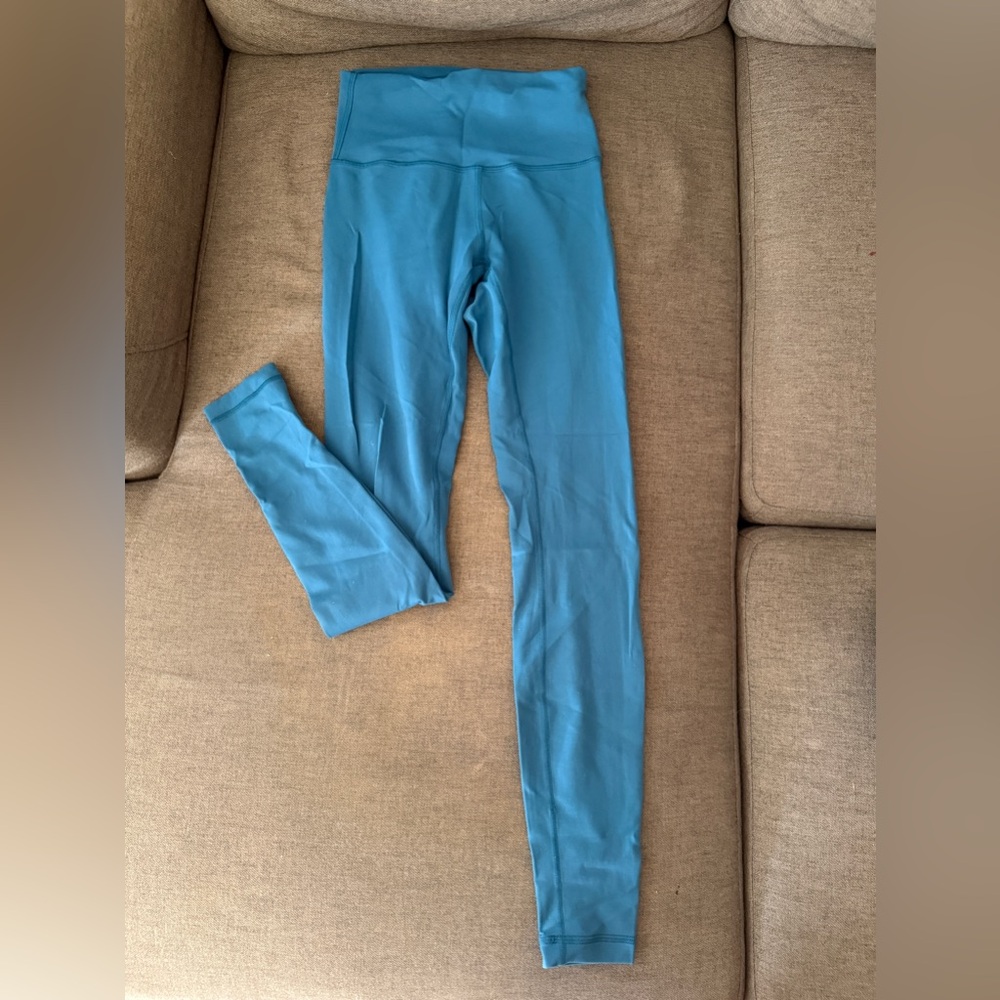 lululemon size 4 Blue leggings - Great Condition